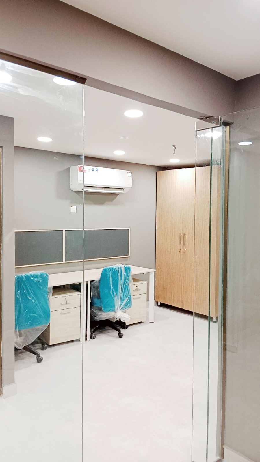 Glass Partitioning & Aluminum Glazing